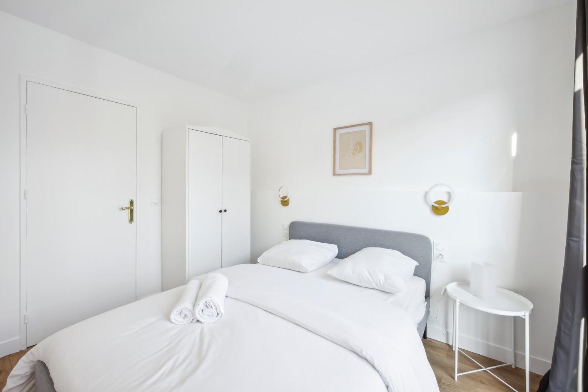 Chic Apart With Parking Chaville Exterior photo